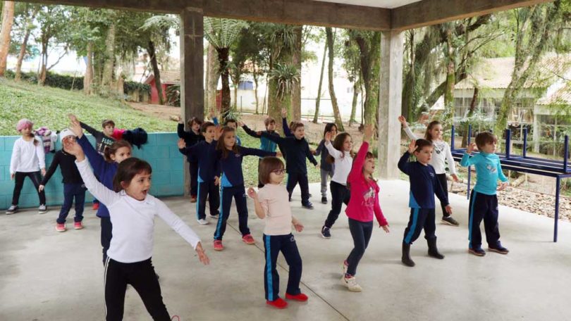 Fit Dance 1º ano - Semana do que não se aprende na escola | Projektwoche
